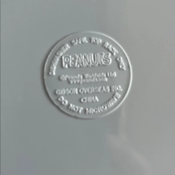 Snoopy Red Dinnerware Set - Picture 3 of 4